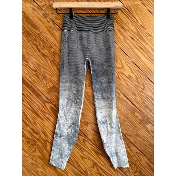 Lululemon Ebb to Train Tight Legging - Picture 5 of 9